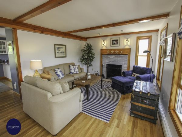 Cape Cod Home 995089