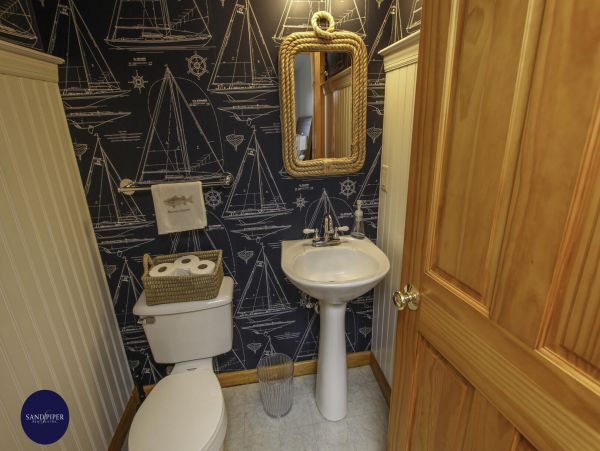 Cape Cod Home 995089