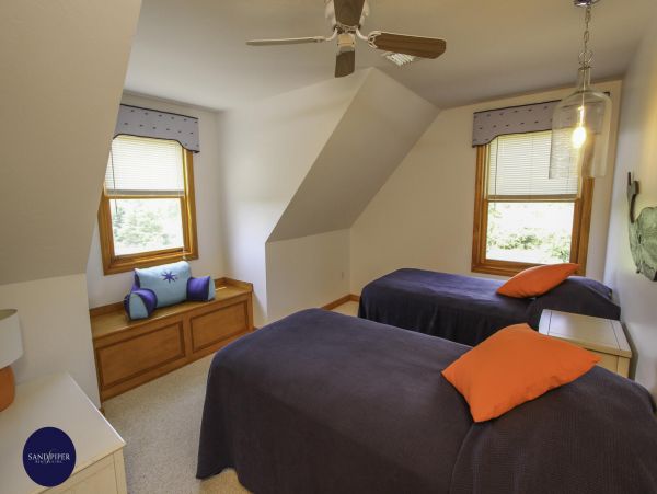 Cape Cod Home 995089