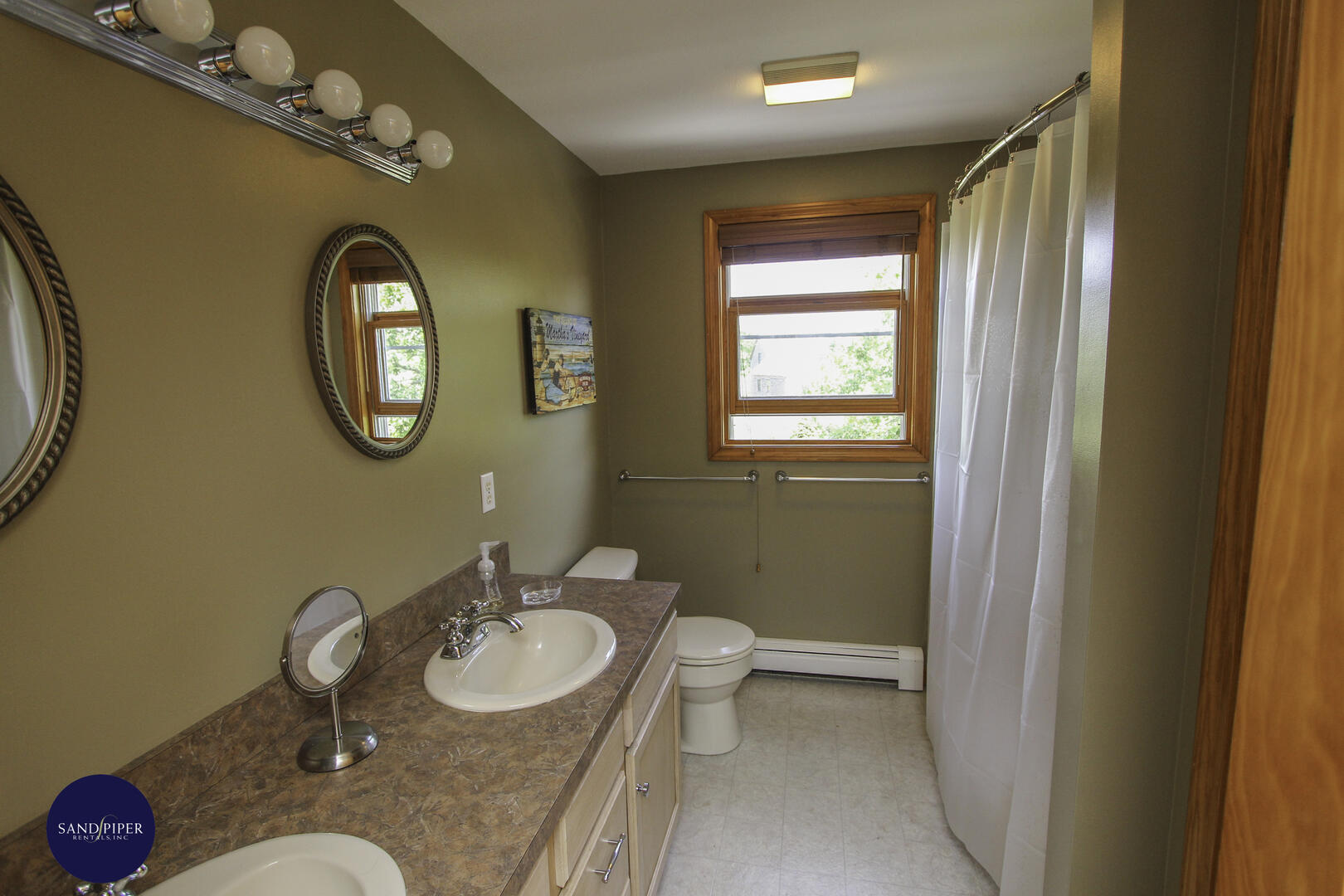Cape Cod Home 995089