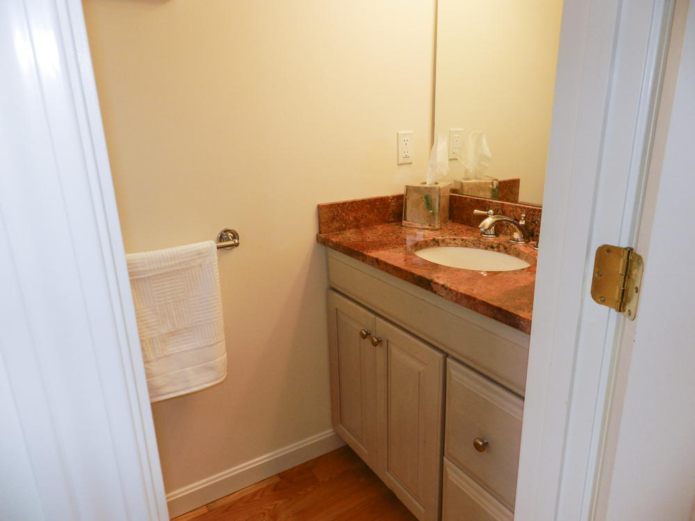 Cape Cod Home 995090