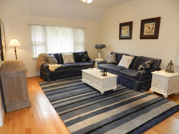 Cape Cod Home 995090