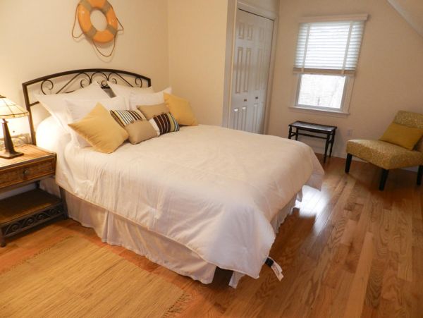 Cape Cod Home 995090