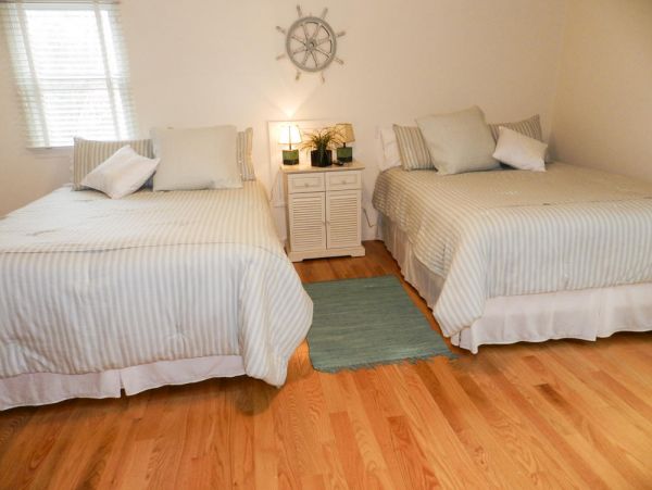 Cape Cod Home 995090