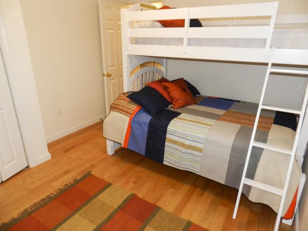 Cape Cod Home 995090