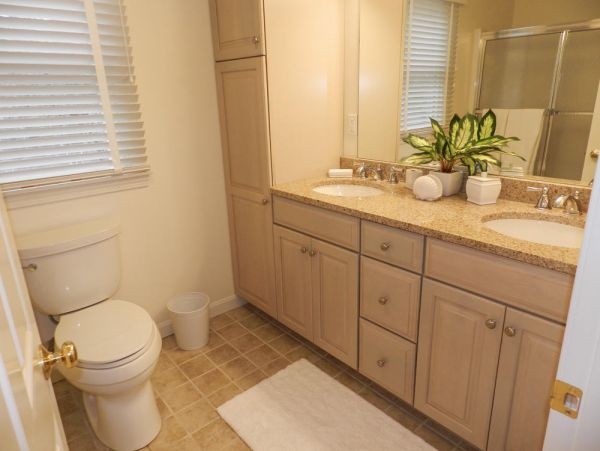 Cape Cod Home 995090