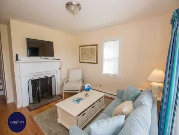 Cape Cod Home 995092