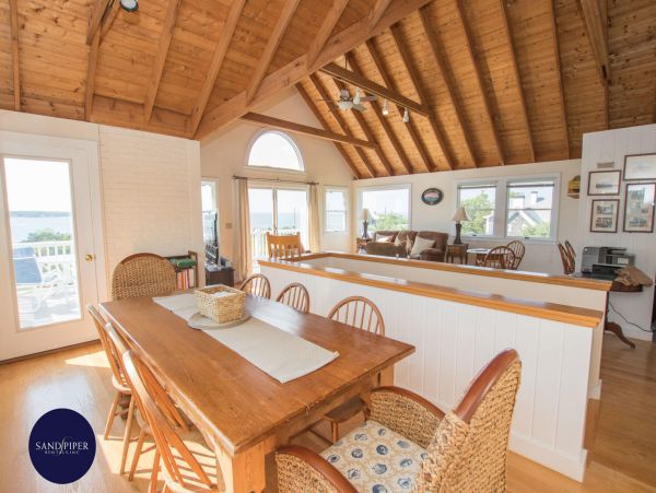 Cape Cod Home 995092