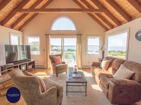 Cape Cod Home 995092