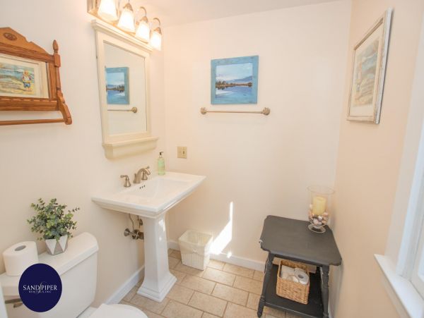 Cape Cod Home 995092