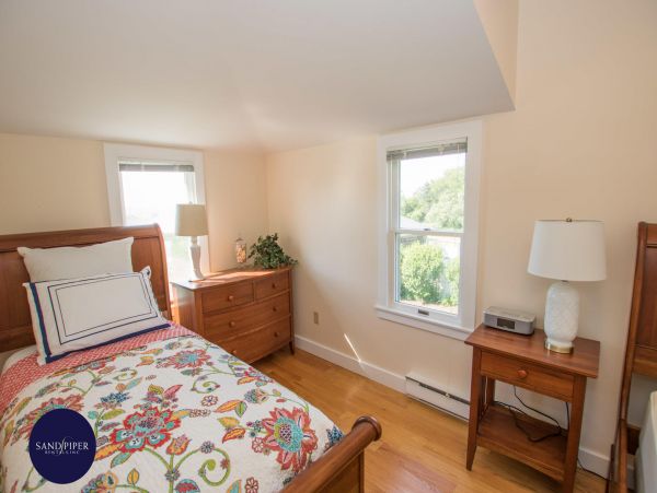 Cape Cod Home 995092