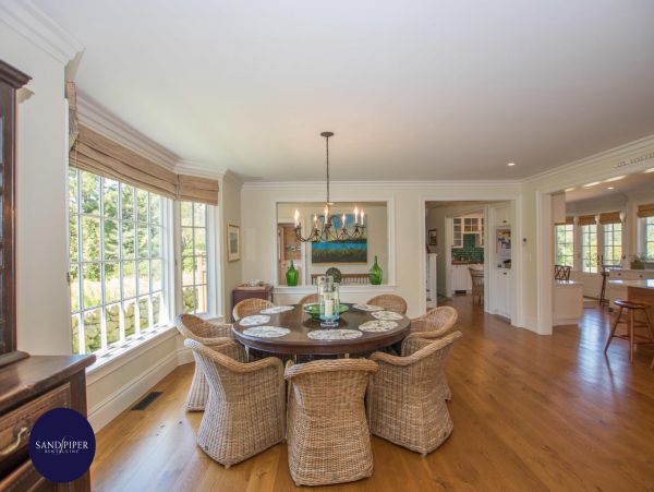 Cape Cod Home 995093