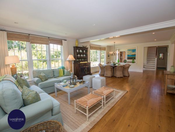 Cape Cod Home 995093