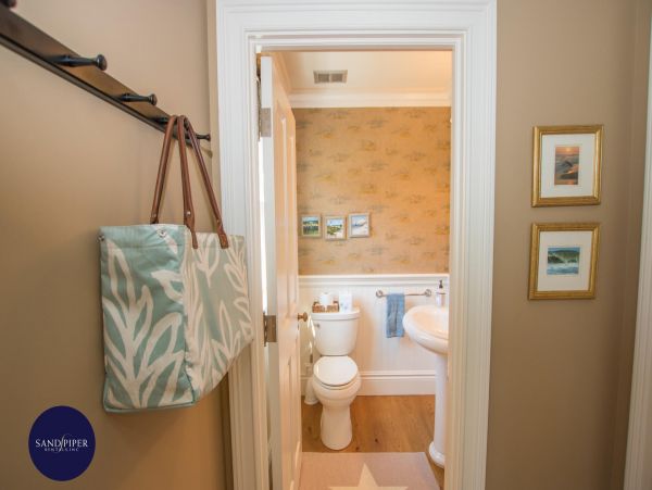 Cape Cod Home 995093