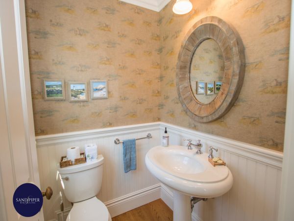Cape Cod Home 995093