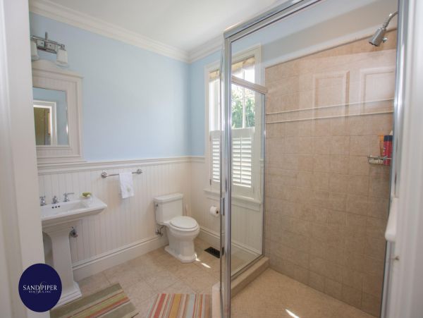 Cape Cod Home 995093