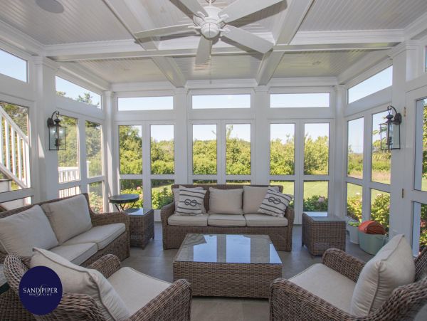 Cape Cod Home 995093