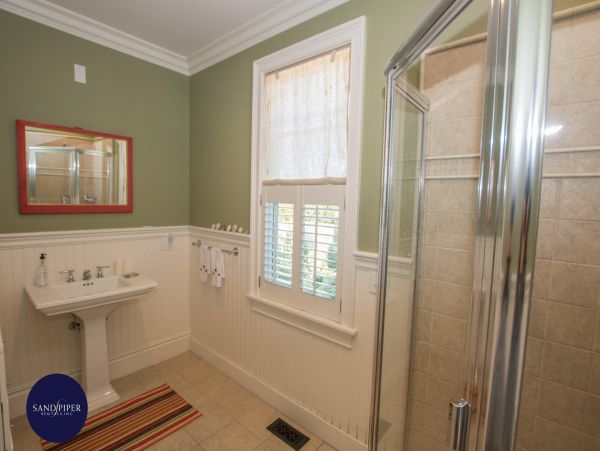 Cape Cod Home 995093