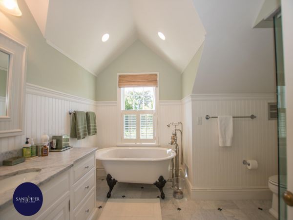 Cape Cod Home 995093