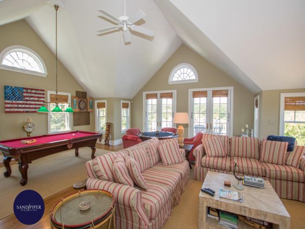 Cape Cod Home 995093