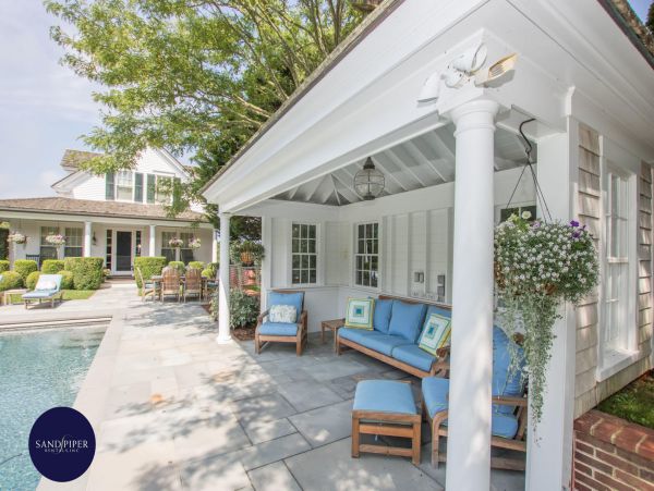 Cape Cod Home 995093