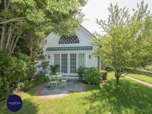 Cape Cod Home 995093