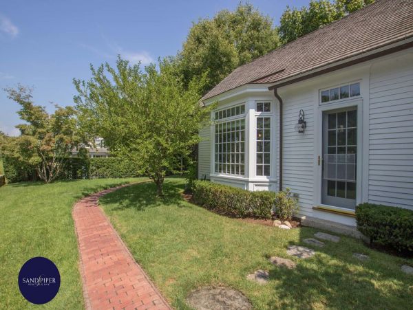Cape Cod Home 995093