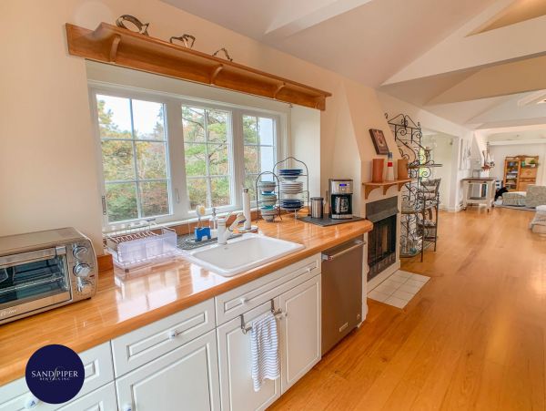 Cape Cod Home 995094