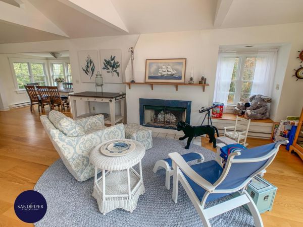 Cape Cod Home 995094