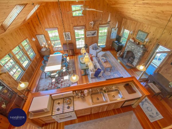 Cape Cod Home 995095