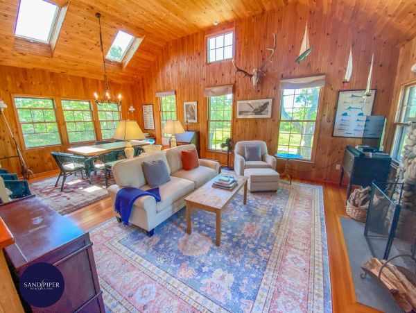 Cape Cod Home 995095