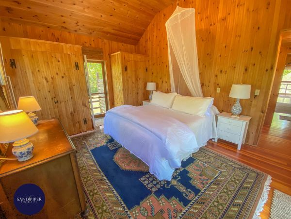 Cape Cod Home 995095