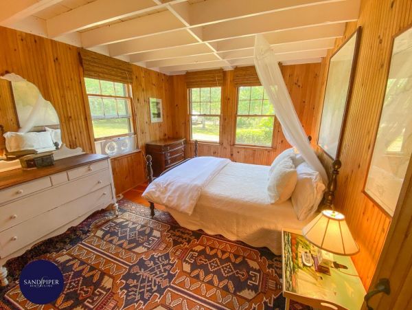 Cape Cod Home 995095