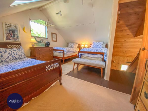 Cape Cod Home 995095