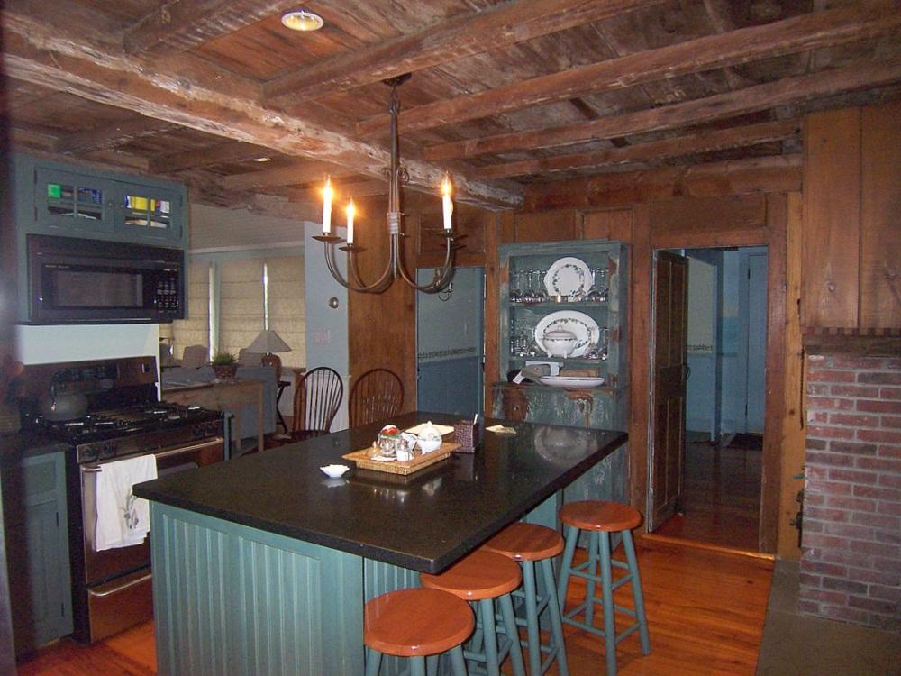 Cape Cod Home 995096