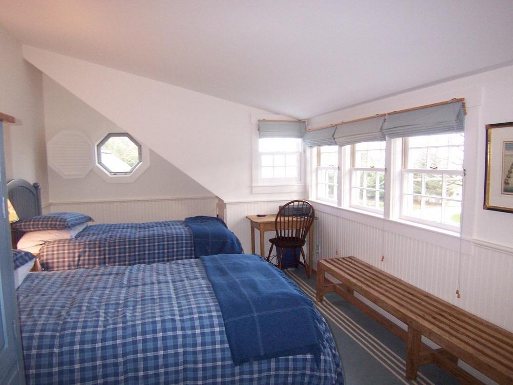 Cape Cod Home 995096