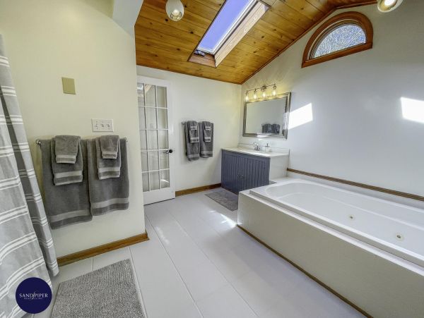 Cape Cod Home 995097