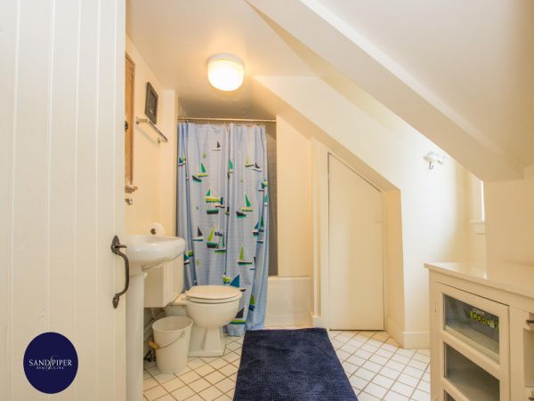 Cape Cod Home 995098