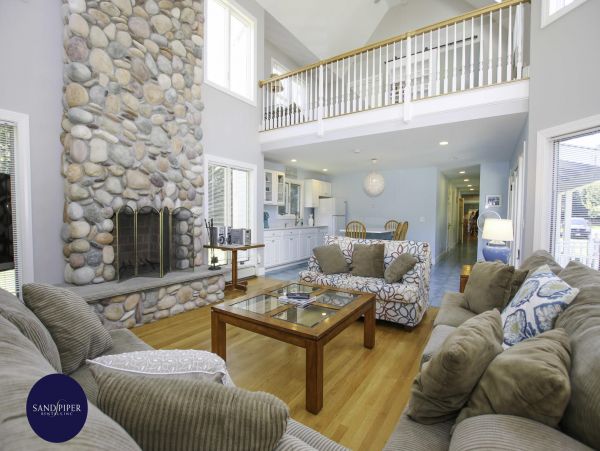 Cape Cod Home 995099
