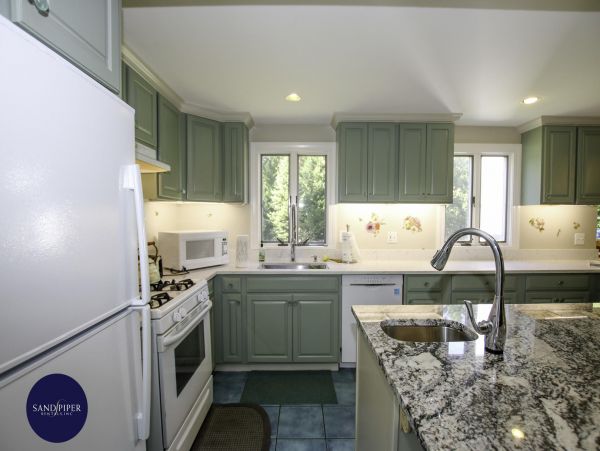 Cape Cod Home 995099