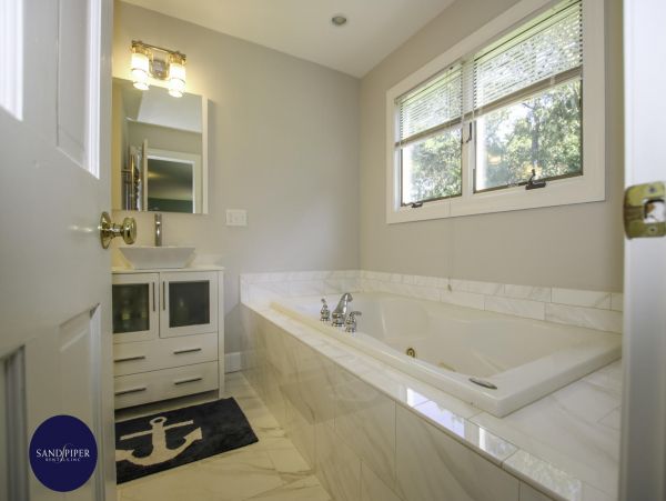 Cape Cod Home 995099