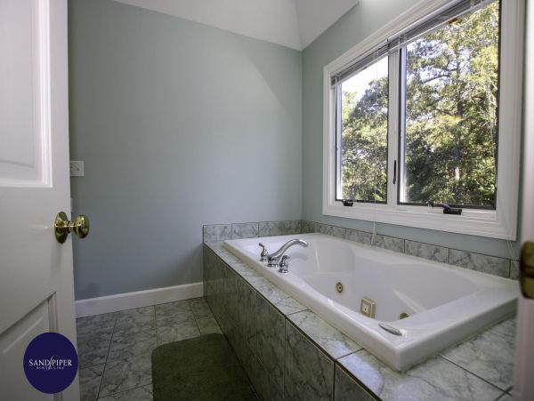 Cape Cod Home 995099