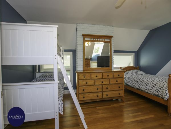 Cape Cod Home 995099