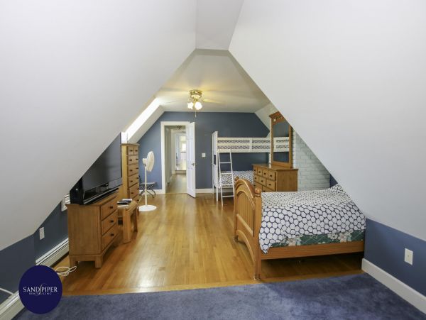 Cape Cod Home 995099