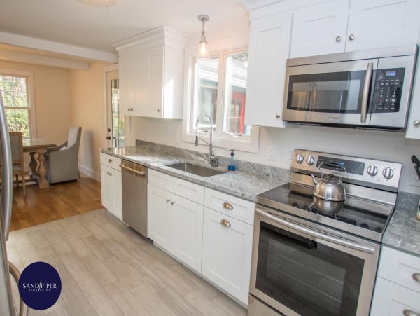 Cape Cod Home 995101