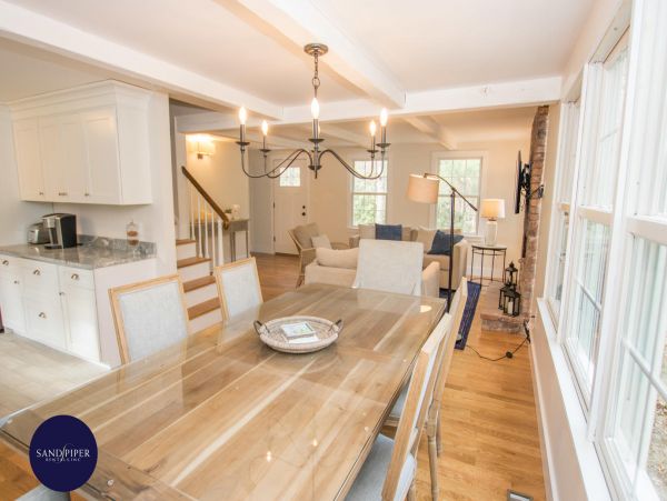 Cape Cod Home 995101