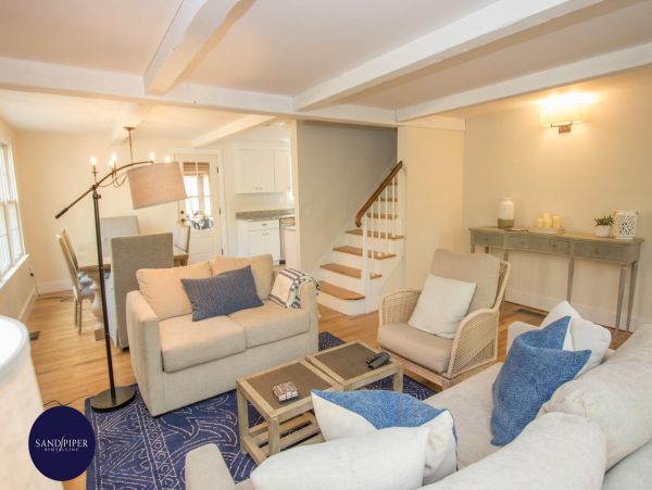 Cape Cod Home 995101