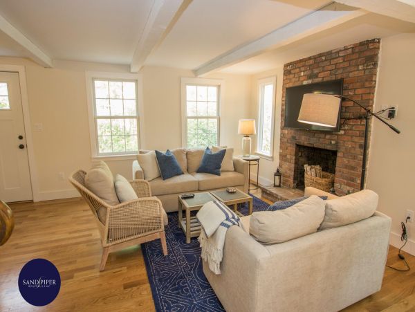 Cape Cod Home 995101