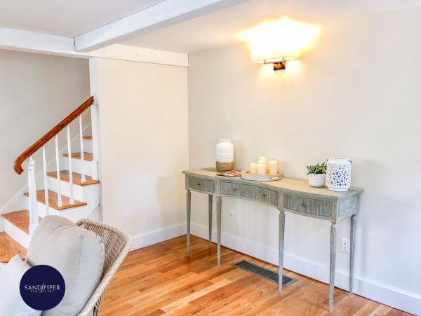 Cape Cod Home 995101