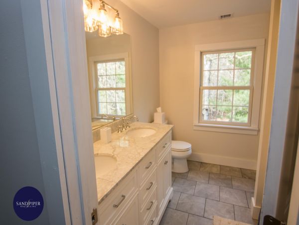Cape Cod Home 995101